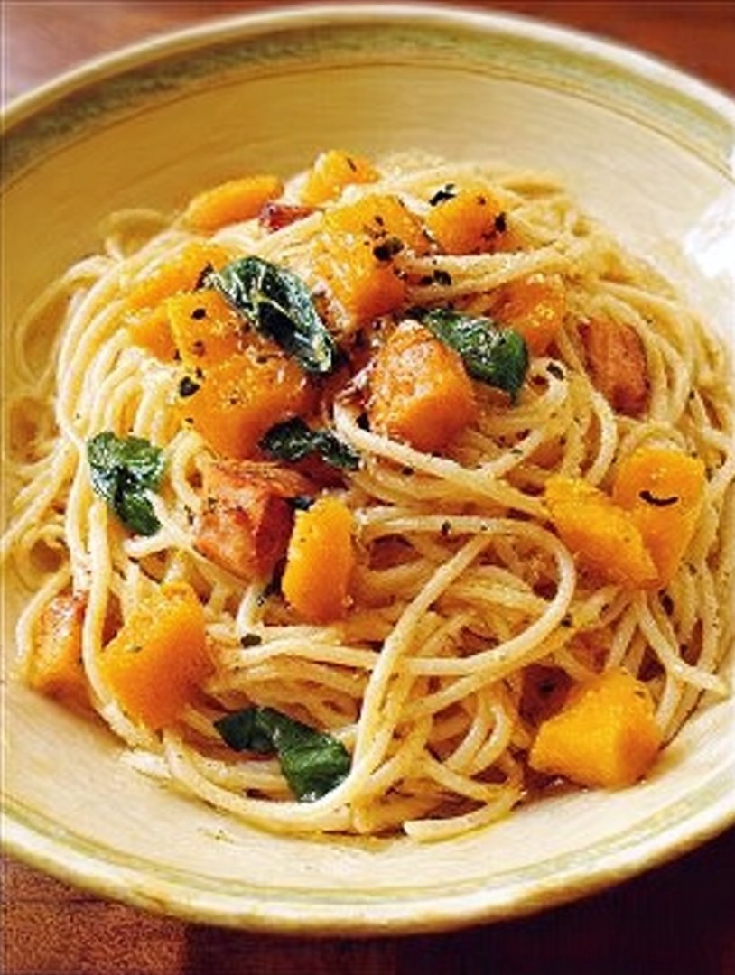 Spaghetti mit Kürbis und Pilzen und knusprigem Truthahnspeck image 2